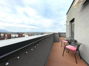 Blue Jay's Nest with AC and Stylish Terrace